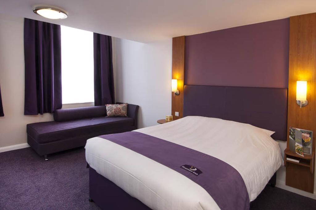 Premier Inn Cardiff Roath الغرفة الصورة