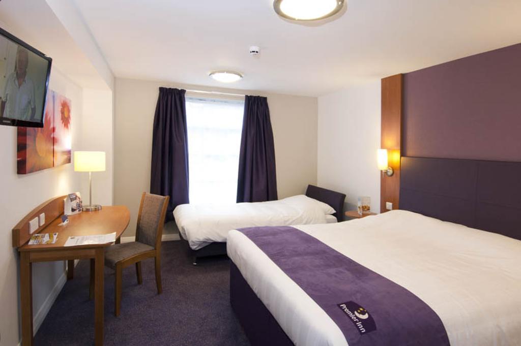 Premier Inn Cardiff Roath الغرفة الصورة